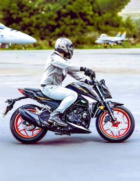 Motocicleta urbana Carabela R300z 300cc negro 2026