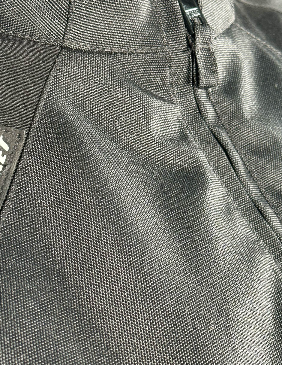 Chamarra impermeable para mujer 4